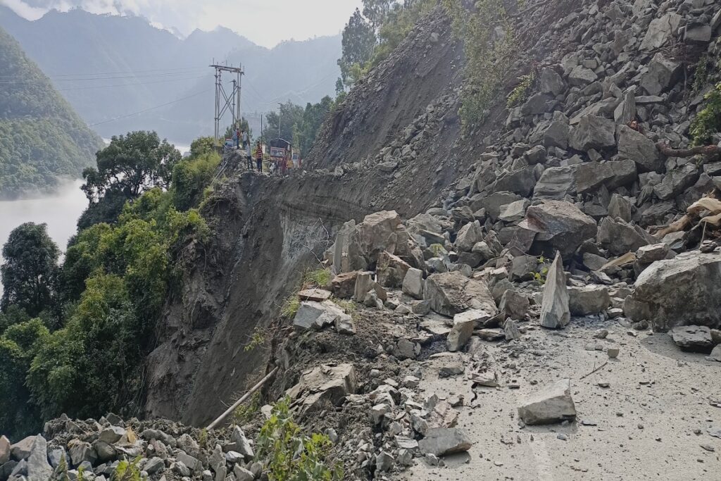 Safety-Tips-and-Precautions-During-landslide-1
