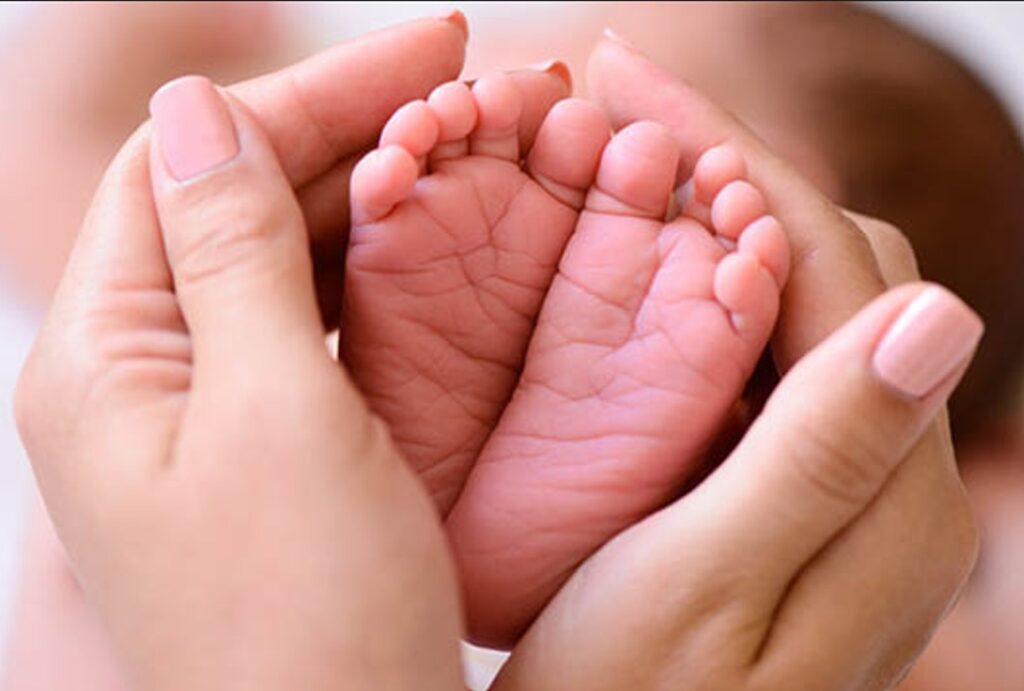 new born baby feet