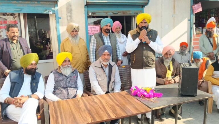 ਆਪ ਉਮੀਦਵਾਰ ਮੇਜਰ ਸਿੰਘ ਬੁਰਜੀ ਅਤੇ ਮਨਜੀਤ ਕੌਰ ਨੇ ਰਲ ਕੇ ਕੀਤਾ ਚੋਣ ਪ੍ਰਚਾਰ