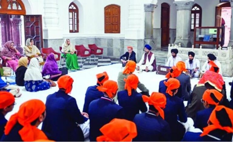 ਲਾਹੌਰ ਦੇ ਗੁਰਦਵਾਰਾ ਸਾਹਿਬ ‘ਚ 80 ਸਾਲਾਂ ਬਾਅਦ ਹੋਈ ਅਰਦਾਸ